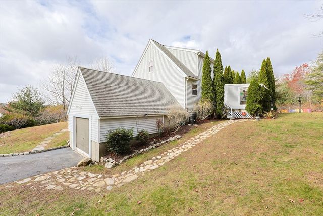 75 Lake St, Uxbridge, MA 01569