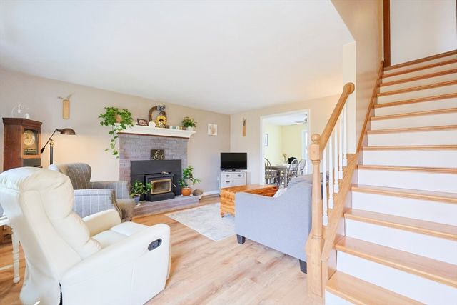 75 Lake St, Uxbridge, MA 01569