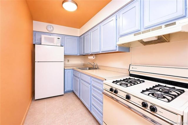 9731 4th Avenue 2C, Brooklyn, NY 11209