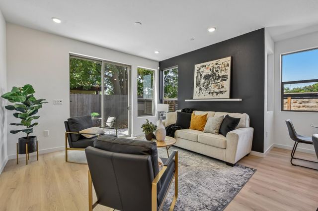 2079 Freya Walk, Sacramento, CA 95835