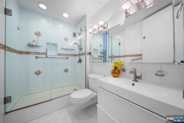 7002 Boulevard East PH 43A, Guttenberg, NJ 07093