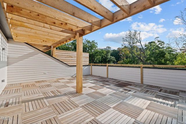 810 Maple Berry Lane 105, Raleigh, NC 27607