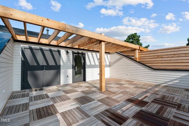 810 Maple Berry Lane 105, Raleigh, NC 27607