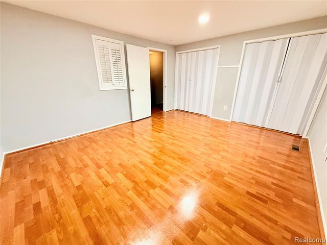 29105 Yorkshire Lane, Warren, MI 48088