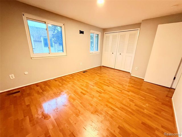 29105 Yorkshire Lane, Warren, MI 48088