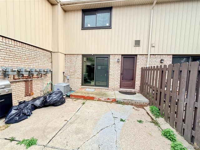 29105 Yorkshire Lane, Warren, MI 48088