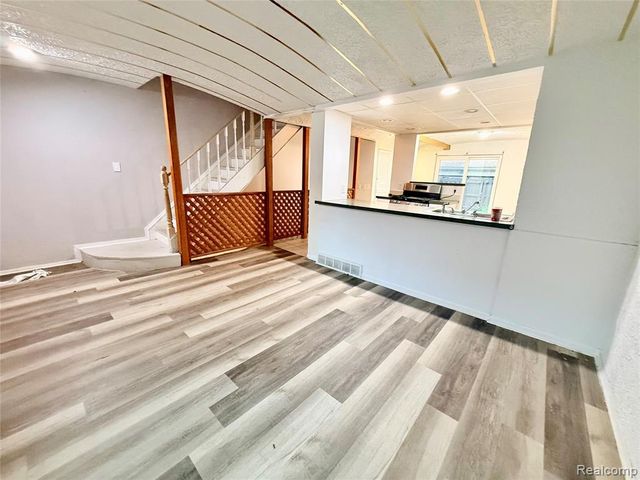 29105 Yorkshire Lane, Warren, MI 48088