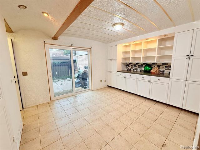 29105 Yorkshire Lane, Warren, MI 48088
