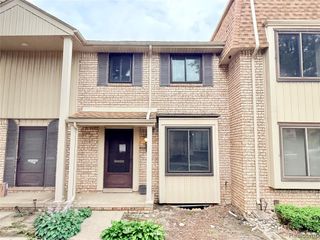 29105 Yorkshire Lane, Warren, MI 48088