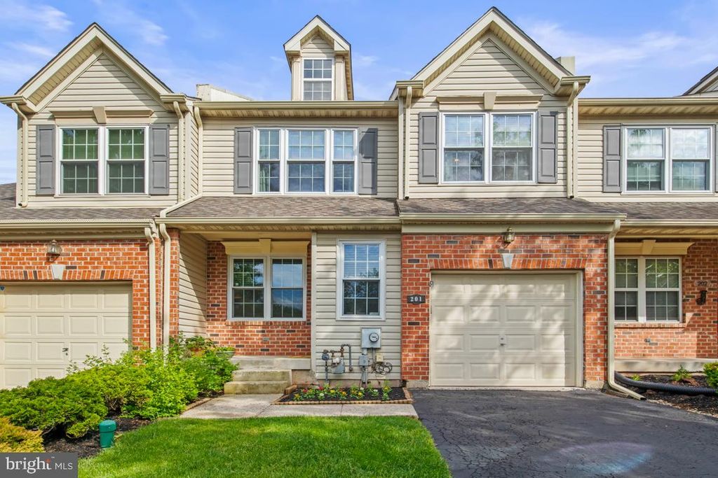 201 WYNCOTE CT, Lansdale, PA 19446