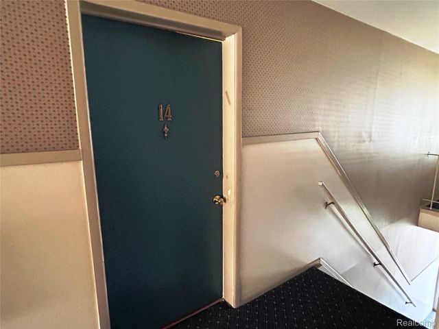 19810 W 12 MILE Road 14, Southfield, MI 48076