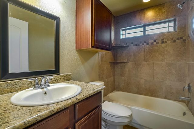324 Kaanapali LN, Bastrop, TX 78602