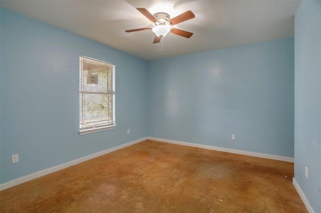 324 Kaanapali LN, Bastrop, TX 78602