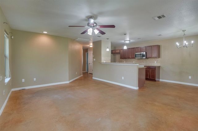 324 Kaanapali LN, Bastrop, TX 78602