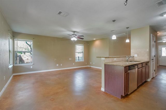 324 Kaanapali LN, Bastrop, TX 78602
