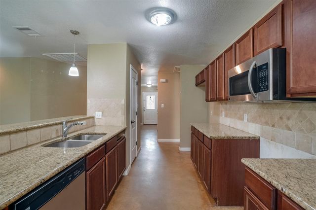 324 Kaanapali LN, Bastrop, TX 78602