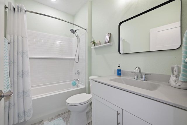 1017 Durango DRIVE, Hartford, WI 53027