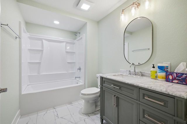 1017 Durango DRIVE, Hartford, WI 53027