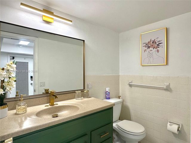 3000 NE 48th Street 203, Fort Lauderdale, FL 33308