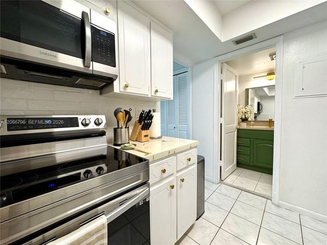3000 NE 48th Street 203, Fort Lauderdale, FL 33308