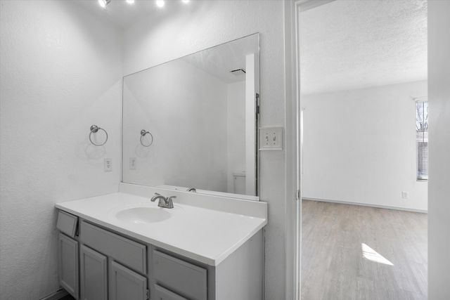 12724 Singing Arrow Avenue SE, Albuquerque, NM 87123