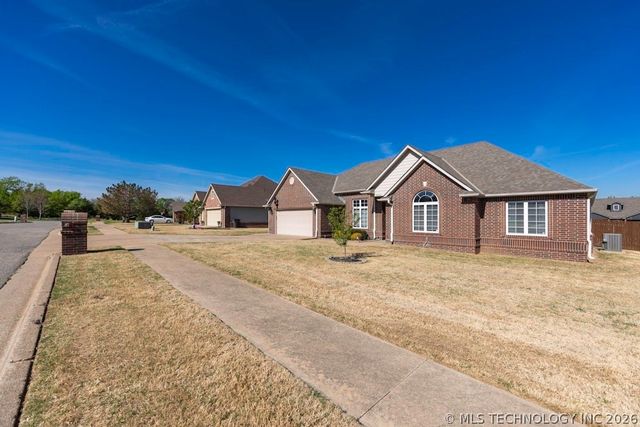 3922 Quarry Park Drive, Bartlesville, OK 74006