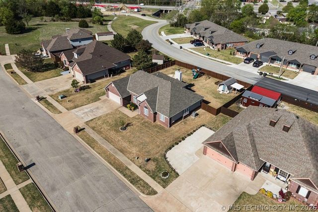 3922 Quarry Park Drive, Bartlesville, OK 74006