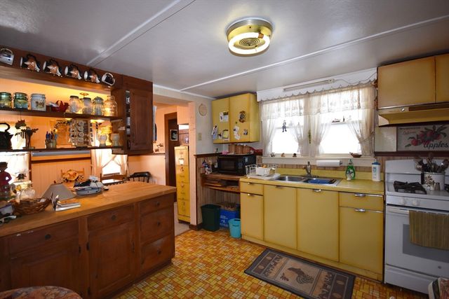 768 Washington Mountain Rd, Washington, MA 01223