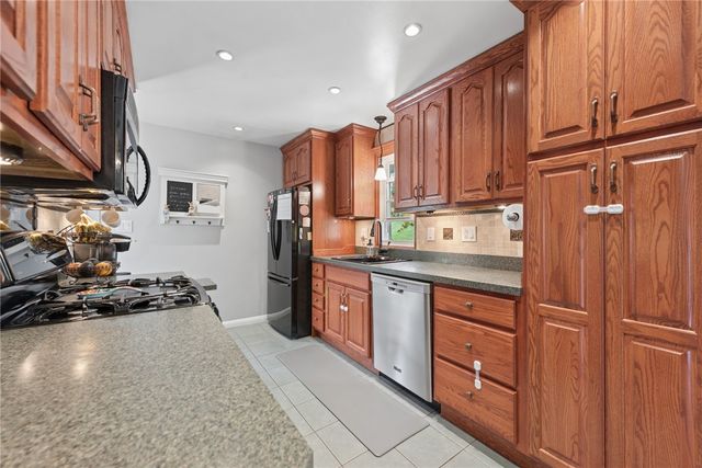 11 Lynn Lee Dr, City Of Greensburg, PA 15601
