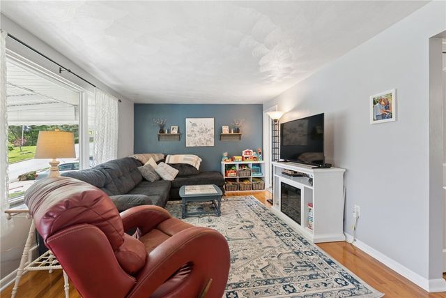 11 Lynn Lee Dr, City Of Greensburg, PA 15601