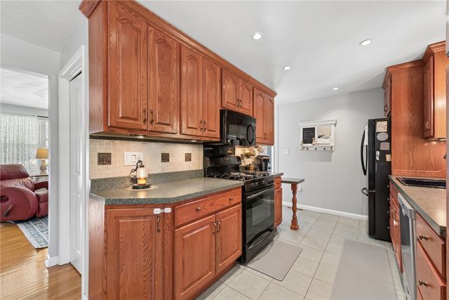 11 Lynn Lee Dr, City Of Greensburg, PA 15601
