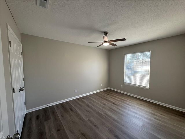 4001 Whirlaway Court G, Clemmons, NC 27012