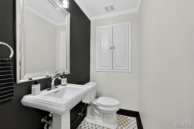 28 Berkshire Drive, St Louis, MO 63117