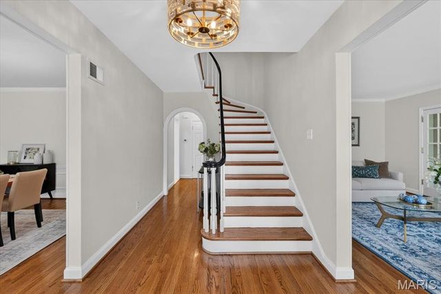 28 Berkshire Drive, St Louis, MO 63117