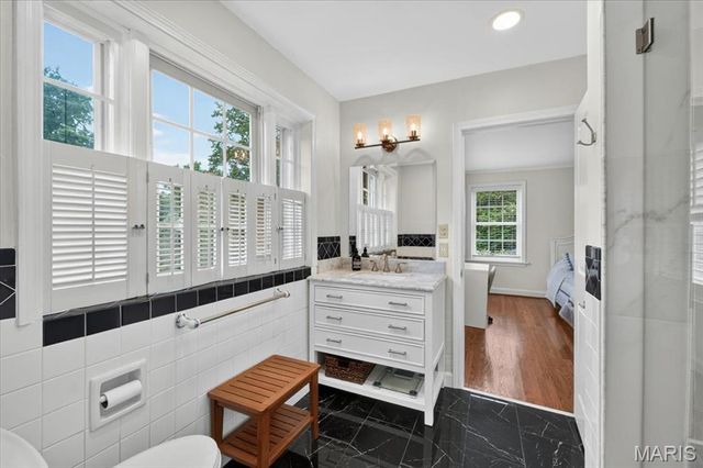 28 Berkshire Drive, St Louis, MO 63117