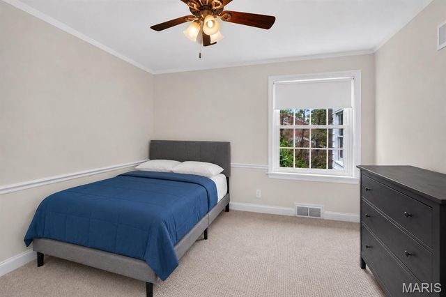 28 Berkshire Drive, St Louis, MO 63117