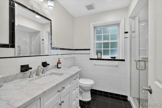 28 Berkshire Drive, St Louis, MO 63117