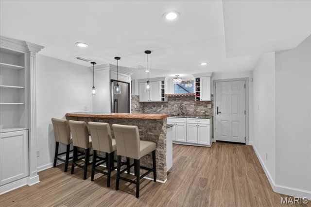 28 Berkshire Drive, St Louis, MO 63117