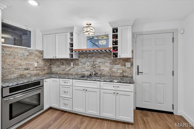 28 Berkshire Drive, St Louis, MO 63117