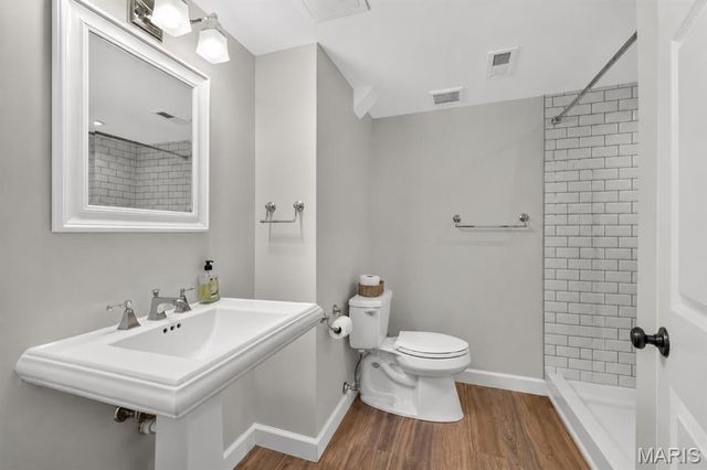 28 Berkshire Drive, St Louis, MO 63117
