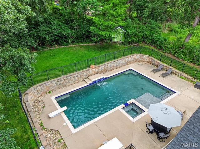 28 Berkshire Drive, St Louis, MO 63117