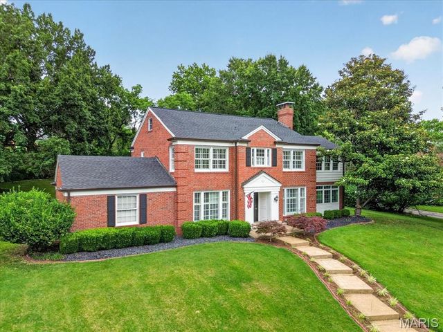 28 Berkshire Drive, St Louis, MO 63117