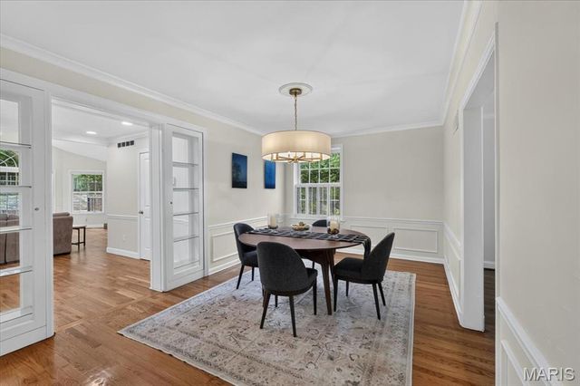 28 Berkshire Drive, St Louis, MO 63117