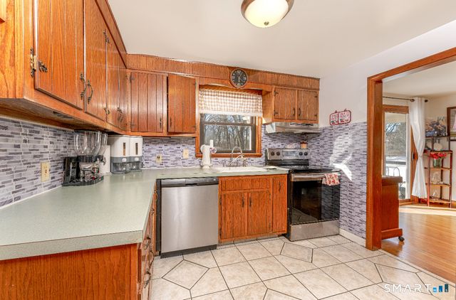 136 Pearl Lake Road, Waterbury, CT 06706