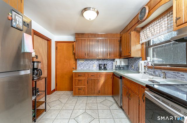 136 Pearl Lake Road, Waterbury, CT 06706