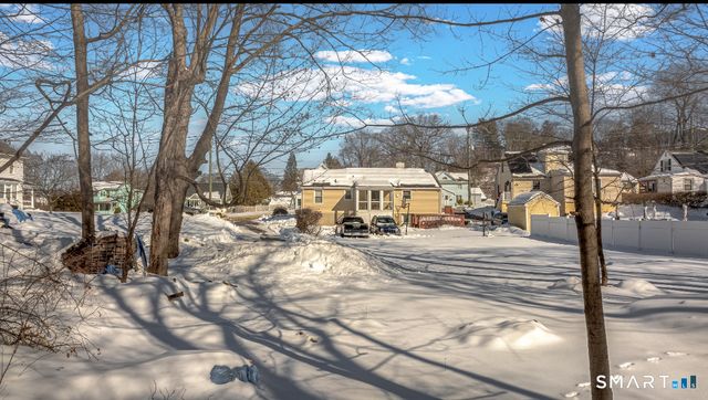 136 Pearl Lake Road, Waterbury, CT 06706