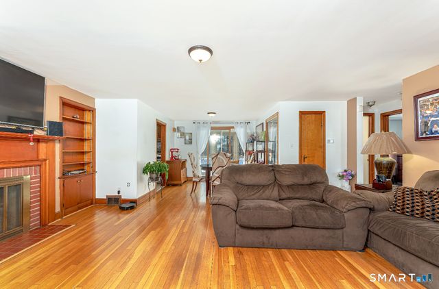 136 Pearl Lake Road, Waterbury, CT 06706