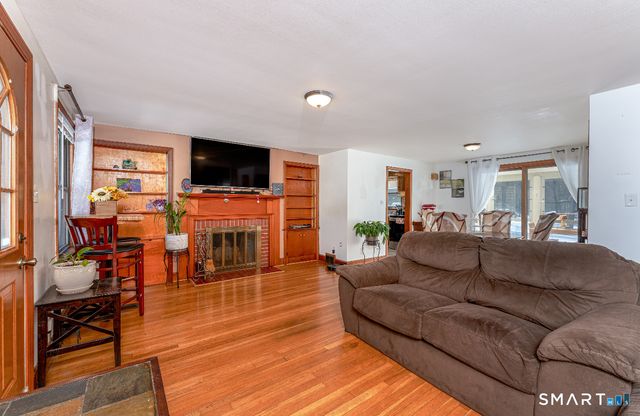 136 Pearl Lake Road, Waterbury, CT 06706