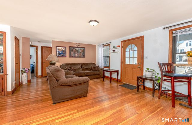 136 Pearl Lake Road, Waterbury, CT 06706