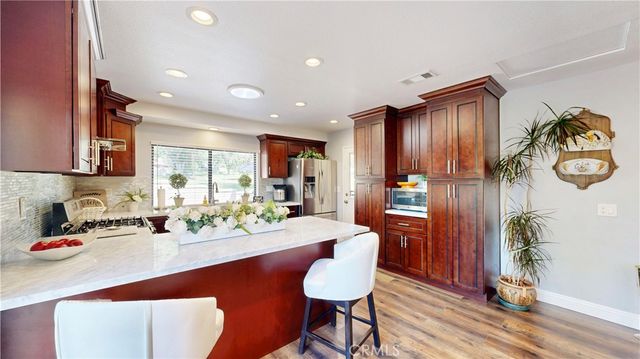 945 Pebble Beach, Upland, CA 91784